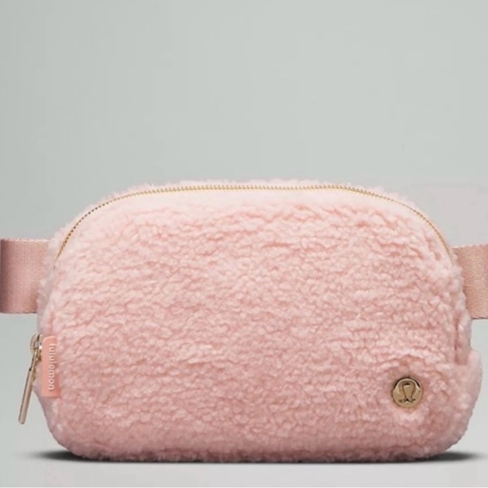 BRAND NEW lululemon everywhere belt bag pink mist Sherpa/fleece